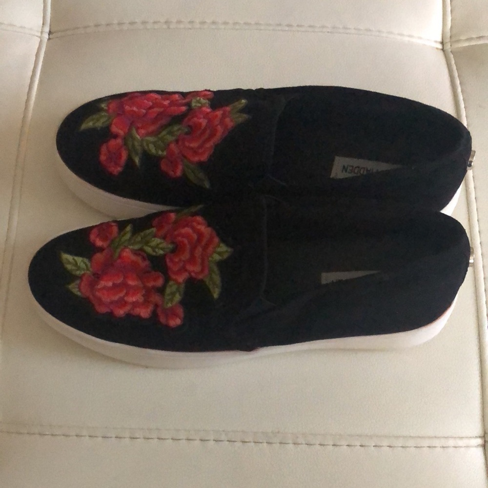 Steve Madden slip ons